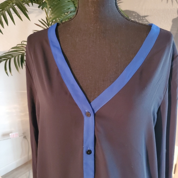 HARVE BERNAD Blouse - Picture 2 of 5